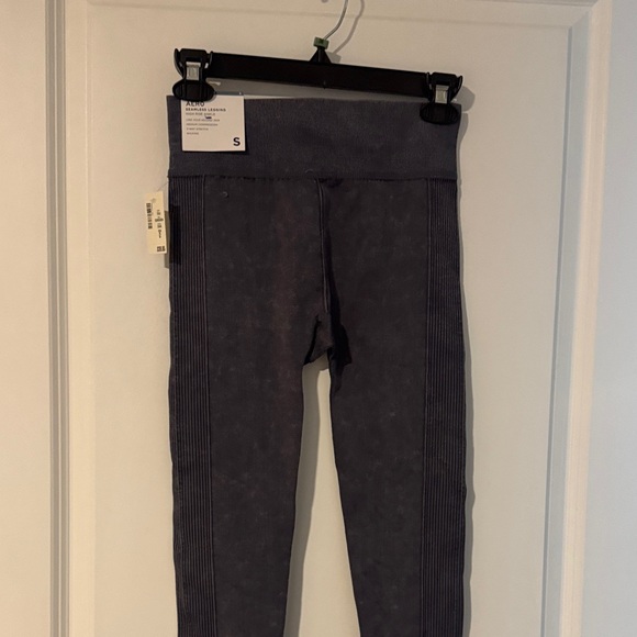 Aeropostale Leggings (2 pairs) - Picture 3 of 8